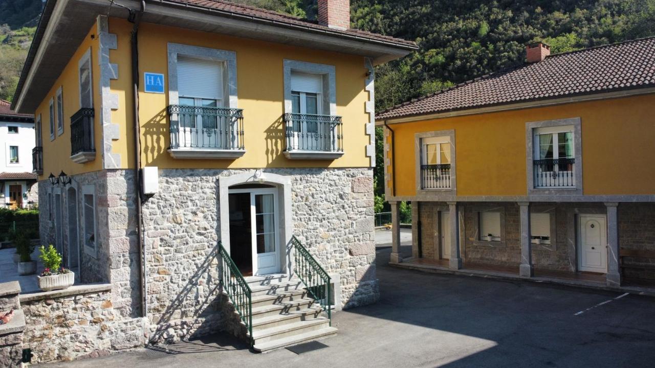 Hotel Y Apartamentos La Lonja Cangas de Onis Exterior photo
