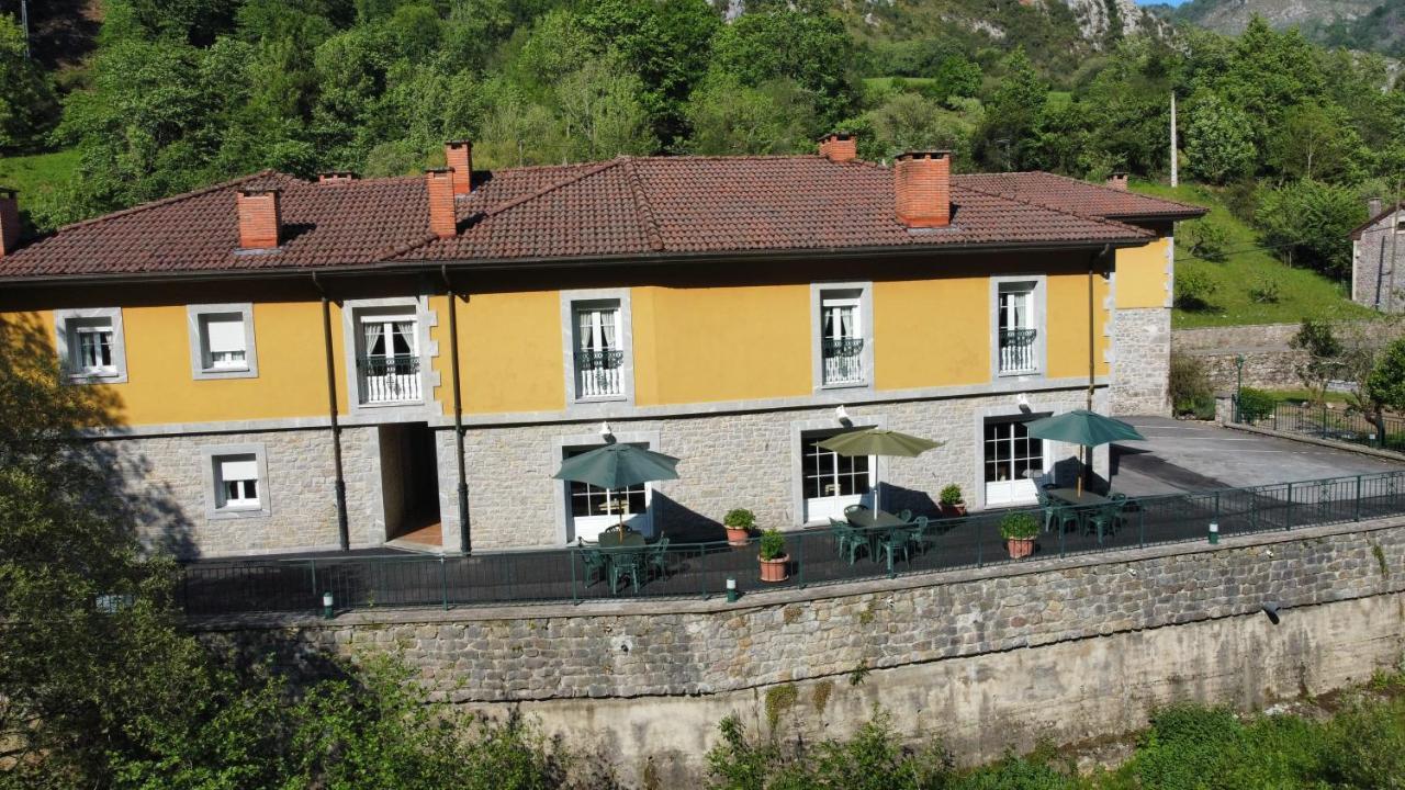 Hotel Y Apartamentos La Lonja Cangas de Onis Exterior photo